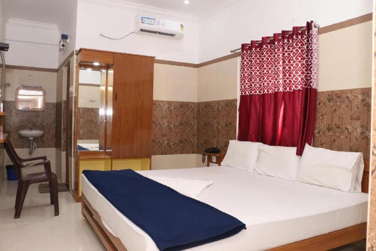 สารพนัส ลอดจ์ Hotel Tiruchchendur ภายนอก รูปภาพ