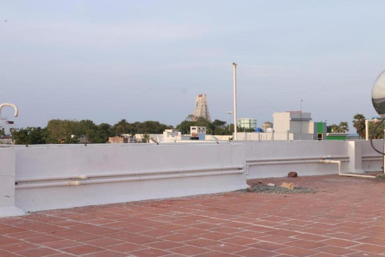 สารพนัส ลอดจ์ Hotel Tiruchchendur ภายนอก รูปภาพ
