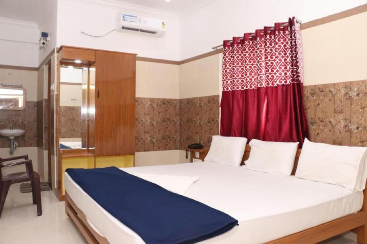 สารพนัส ลอดจ์ Hotel Tiruchchendur ภายนอก รูปภาพ