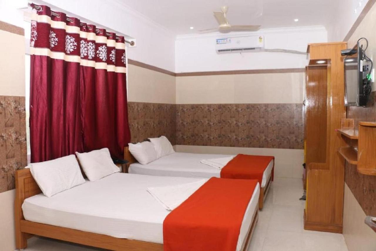 สารพนัส ลอดจ์ Hotel Tiruchchendur ภายนอก รูปภาพ