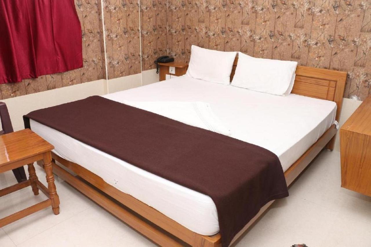 สารพนัส ลอดจ์ Hotel Tiruchchendur ภายนอก รูปภาพ